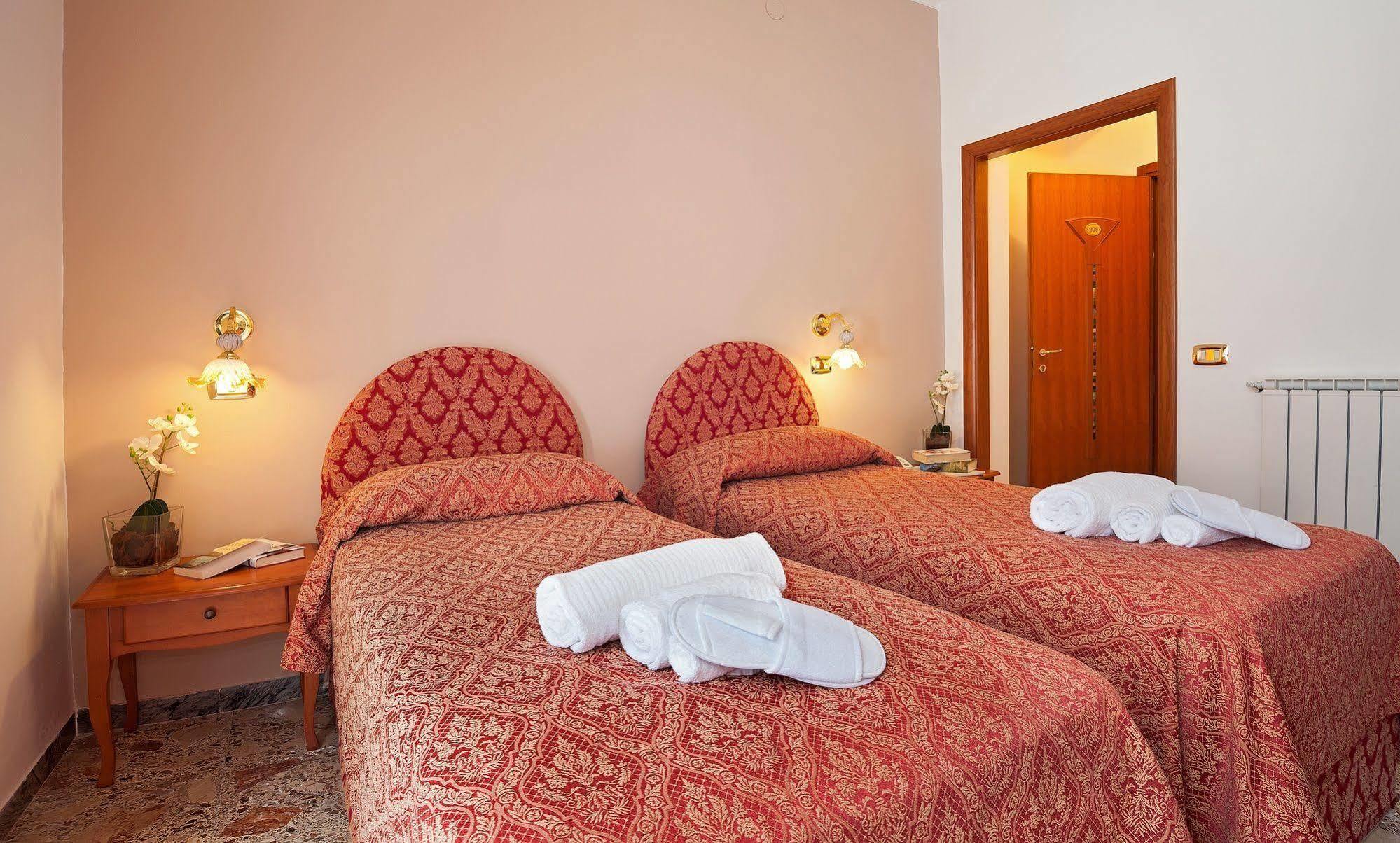 Hotel Caruso Massa Lubrense Bagian luar foto
